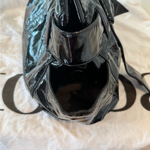 Kooba black patent leather shoulder bag. - Picture 6 of 9